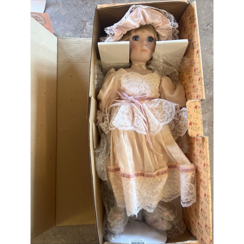 Vintage SCHMID DOLL HOUSE 1989 Musical DOLL IN ORIGINAL Box